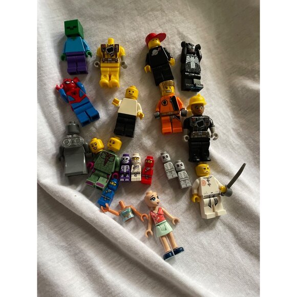 LEGO Minifigure Bundle 20 Pieces Mixed Themes & Characters - Picture 1 of 15